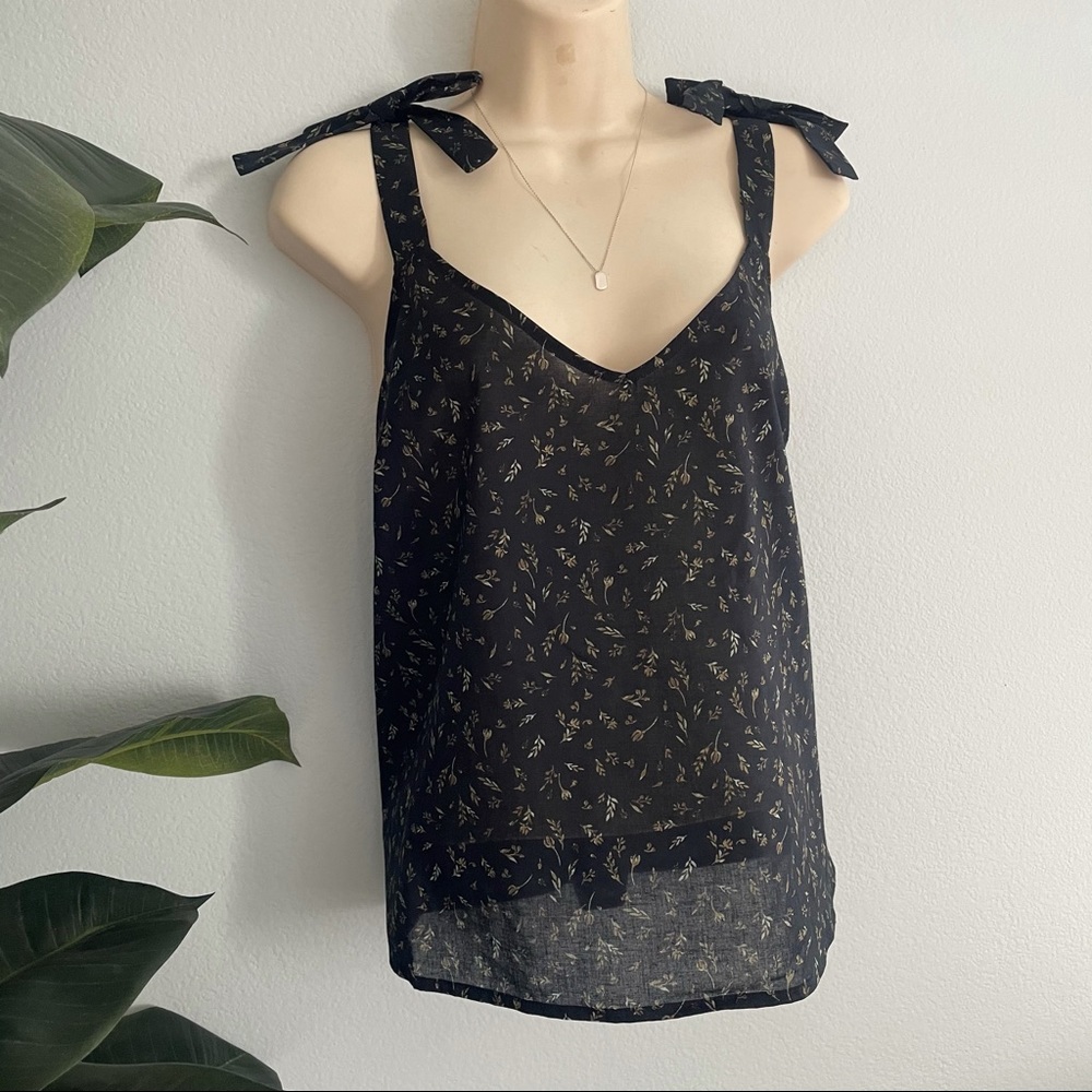 Universal Thread Floral Top